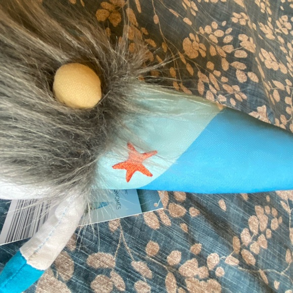 New.  Simmer seaside gnome. - Picture 3 of 4